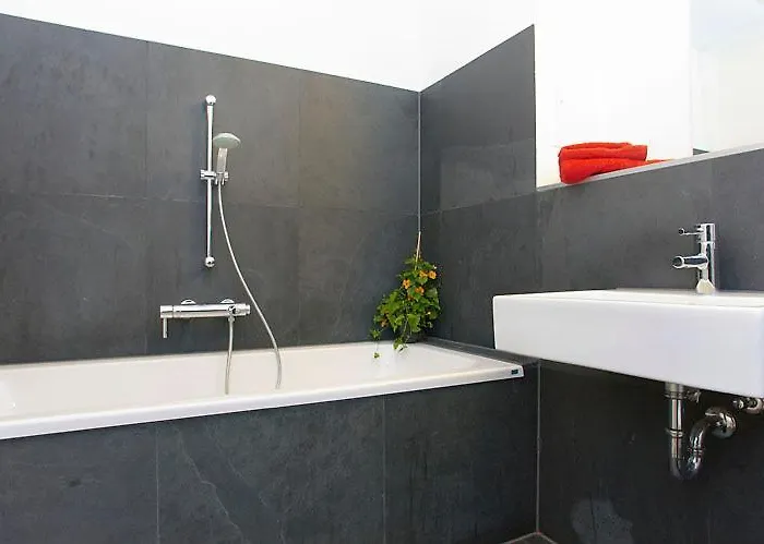 Spacious Friedrichshain شقة